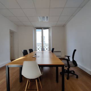 Bureau privé 25 m² 6 postes Location bureau Rue d'Aboukir Paris 75002 - photo 5